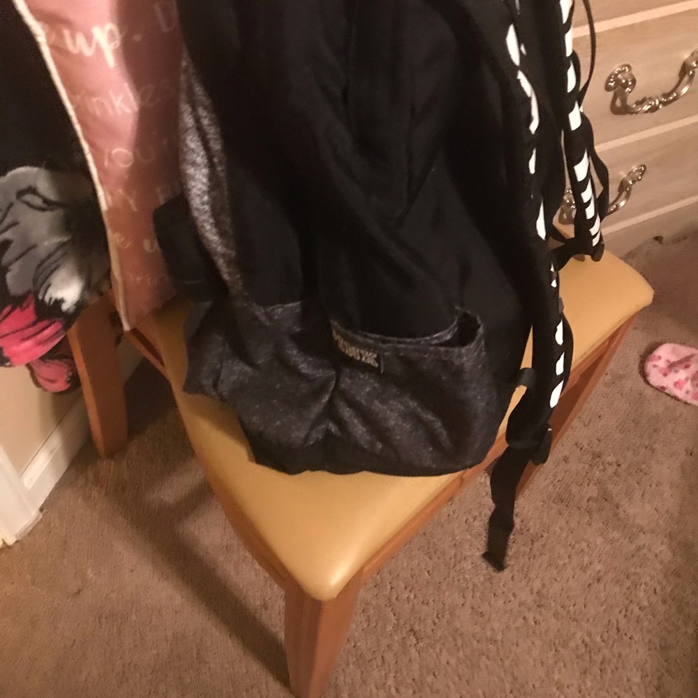 Pink vs Backpack - Picture 3 of 7
